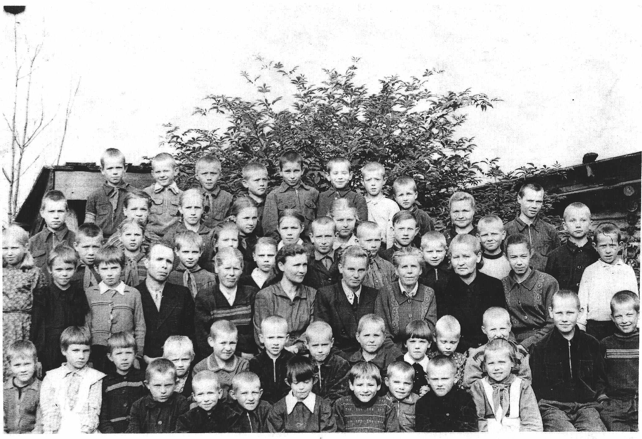 Старая школа телефон. Школа 1948 год. Старая школа. Старые школьные фотографии. Туголесская школа старые учителя.