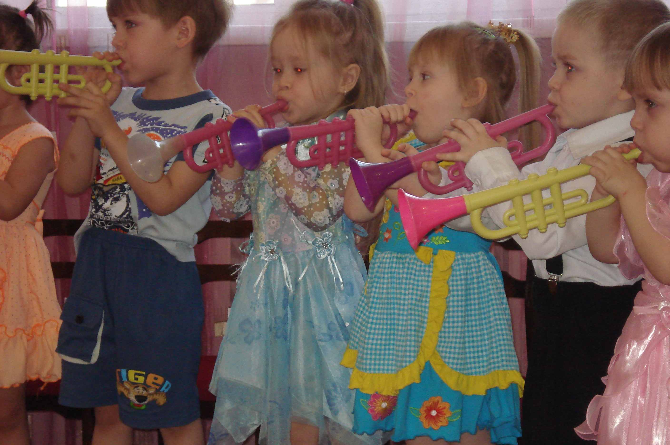 Музыкальная игра оркестр. Музыкальные занятия в саду. Музыкальная деятельность детей. Музыкальная деятельность дошкольников. Музыкальные развлечения в детском саду.