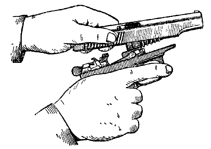 Сборка пистолета. Отделение затвора от рамки ПМ. Отделить затвор от рамки. Передергивание затвора.